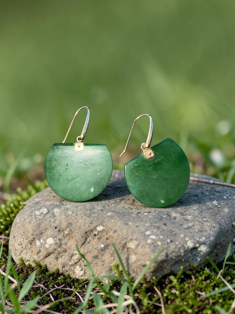 Vintage 14k yellow gold and jade geometric drop earrings matte carved disc desig